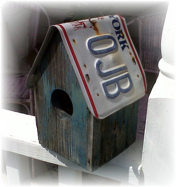 recycled license plate birdhouse