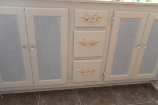 Quick and easy Bathroom Cabinet Makeover