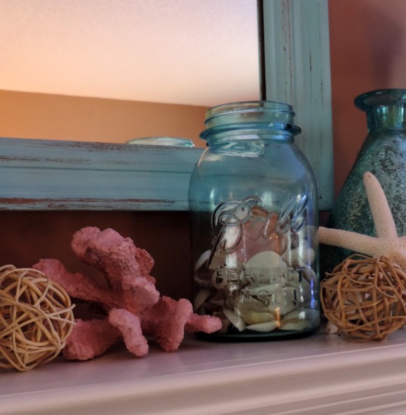 Decorating With Seashells By Filling An Old Mason Jar With Shells