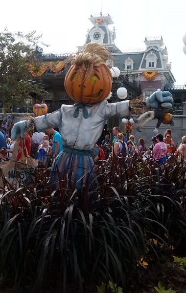 Disney Pumpkin Head Scarecrow Garden Decor