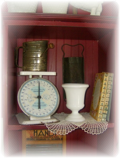How To Display Vintage Collectibles In A Kitchen