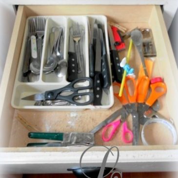 Organizing A Kitchen…A Quick and Easy Drawer Update