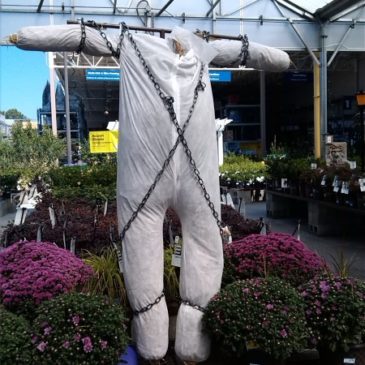 A Creative Halloween Scarecrow That Will Scare Your Pants Off