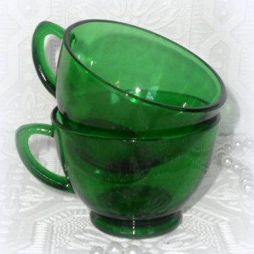 Vintage Emerald Green Glass Punch Cups