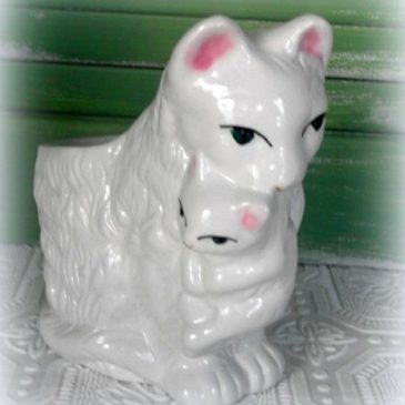 Vintage White Mother Cat and Kitten Ceramic Plante