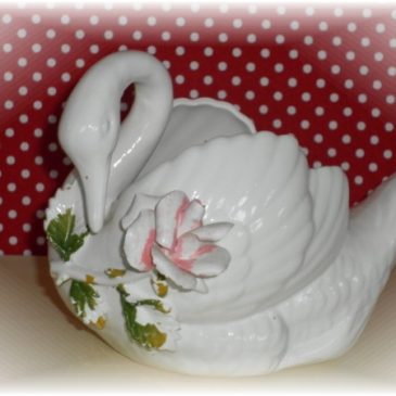 Vintage Norcrest Porcelain Swan Planter