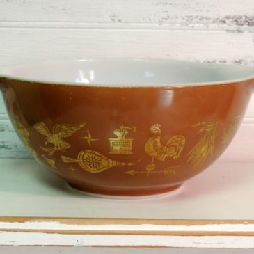 Retro Brown and Gold American Heritage Pyrex Nesting Bowl
