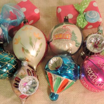 Retro Vintage Kitsch Glass Christmas Tree Ornament Set
