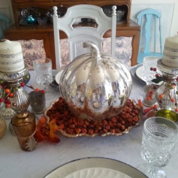 Tasteful Thanksgiving Tablescapes and Decorating Ideas
