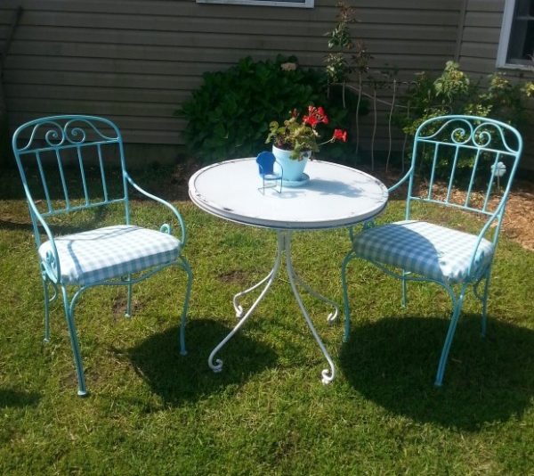 Upcycled Outdoor Bistro Set Makeover