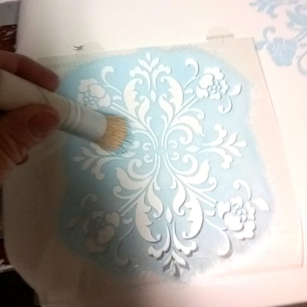 Stenciling Fabric Seat Cushions With Paint 