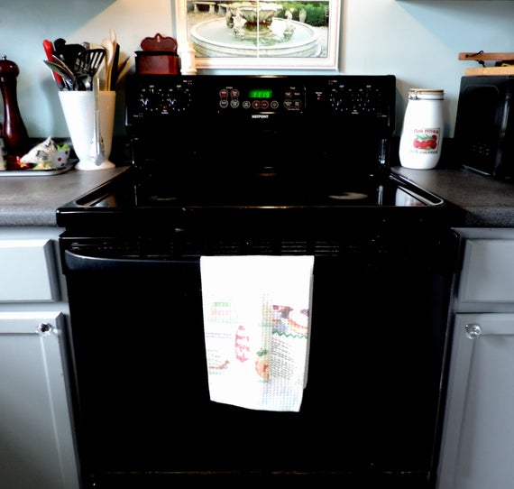 Retro Christmas Kitchen Towel, Oven Mitt and Potholder Set