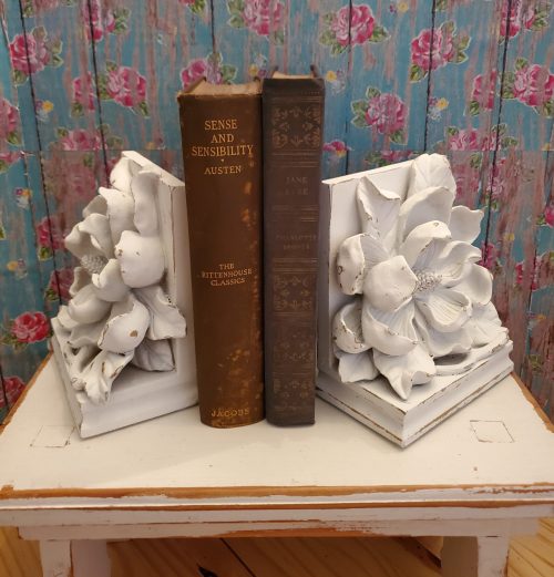 Beautiful Magnolia Flower Bookends Display