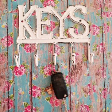 Shabby Cottagecore ‘KEYS’ Cast Iron Metal Wall Hook – Distressed White Key Holder