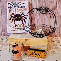 retro kitsch spider halloween decor bundle