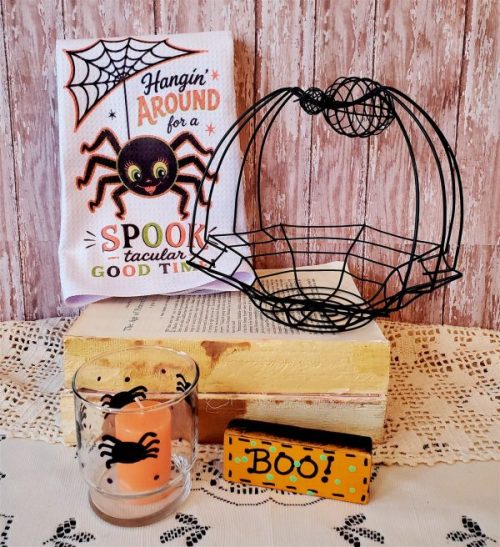 retro kitsch spider halloween decor bundle